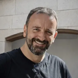 Leo, profesor de Historia en Selectividad Academy